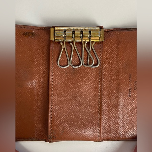 Louis Vuitton Monogram Key Case - Picture 8 of 12